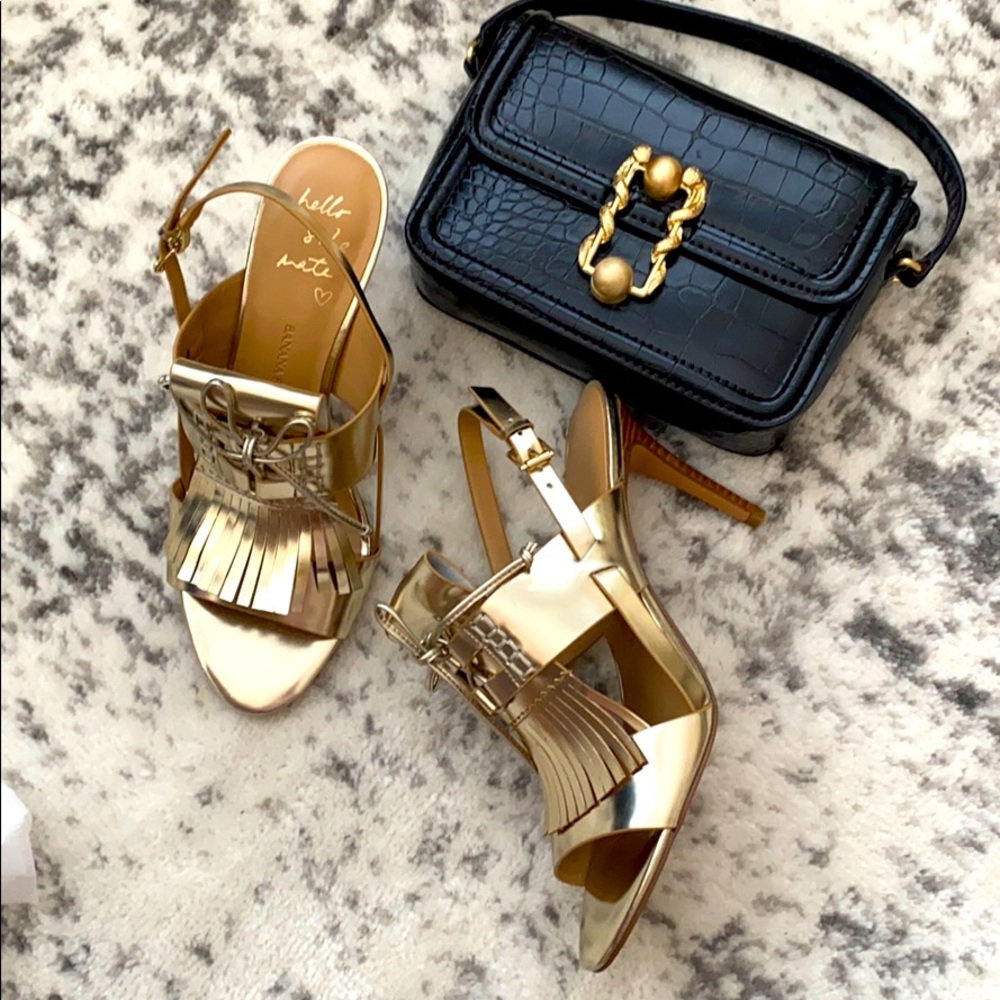 BANANA REPUBLIC “MICHAELA” GOLD SANDALS